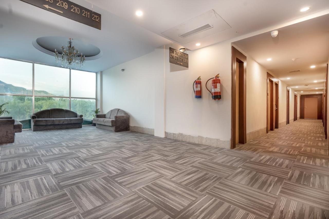 Hotel The Chinar Srinagar Exterior foto